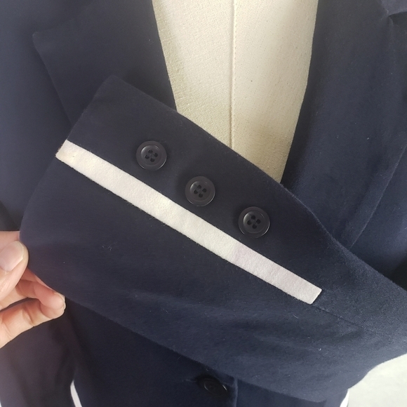 \id. Collection Navy Blue Blazer With white details. Size 10 - Picture 6 of 10